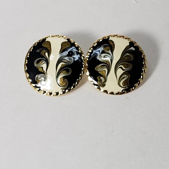 Women's Stunning Gold tone Multi-color Round Stud Earrings - Eye-Catching design - Picture 4 of 6